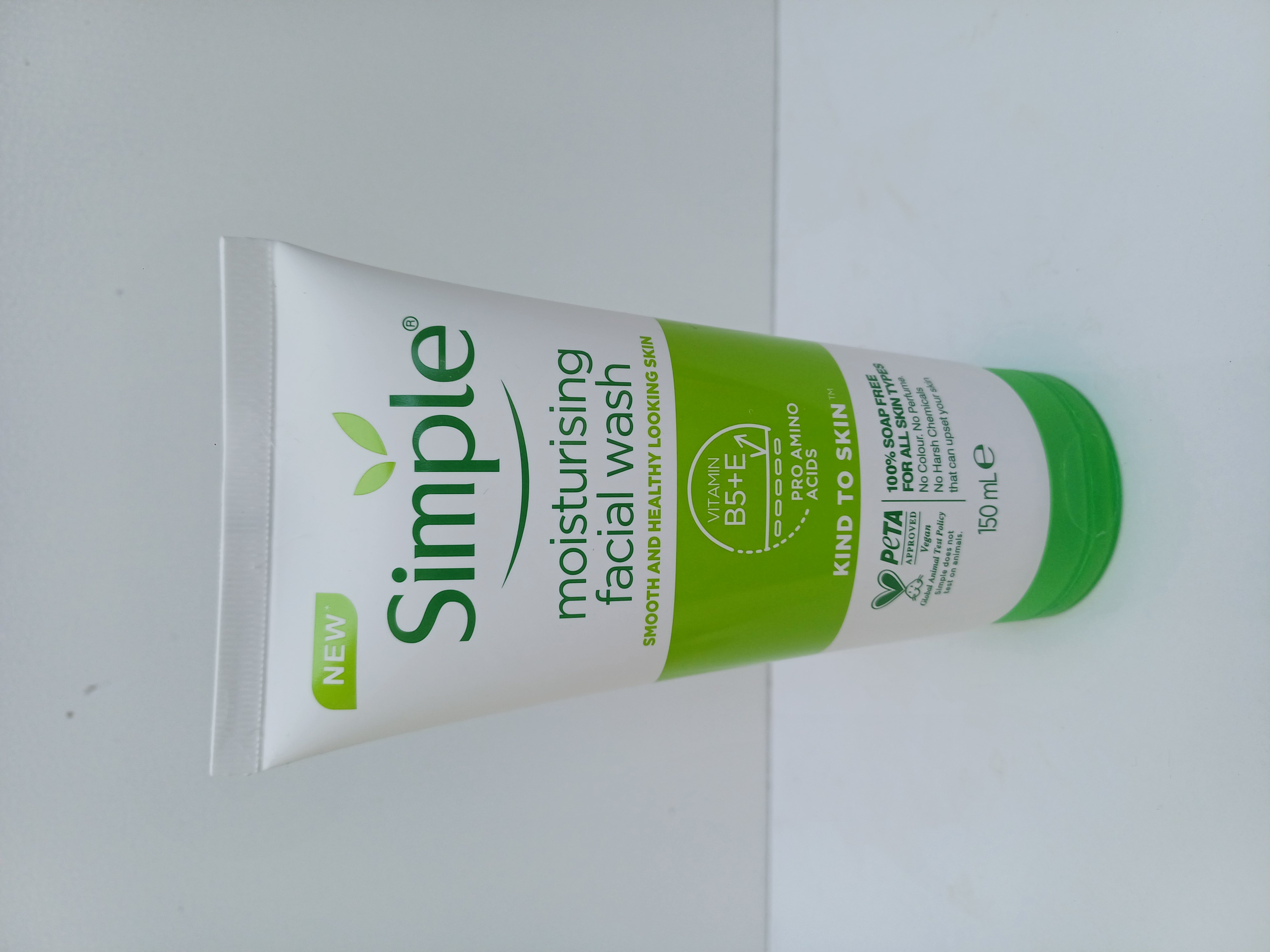 ژل شستشوی صورت سیمپل مدل Moisturizing حجم 150 میلی لیتر