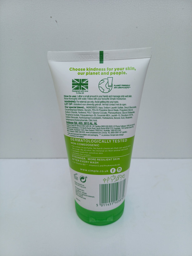 ژل شستشوی صورت سیمپل مدل Moisturizing حجم 150 میلی لیتر